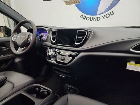 New 2026 Chrysler Pacifica Select image 25