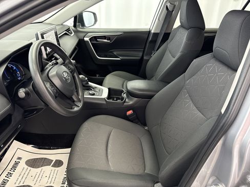 Used 2024 Toyota RAV4 XLE w/ Convenience Package image 7