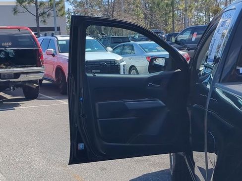 Used 2022 Chevrolet Colorado LT w/ Fleet Safety Package image 15