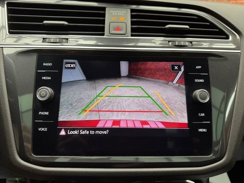 Used 2022 Volkswagen Tiguan SE image 22