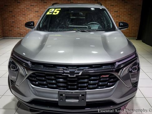 Certified 2025 Chevrolet Trax RS w/ Sunroof Package image 6