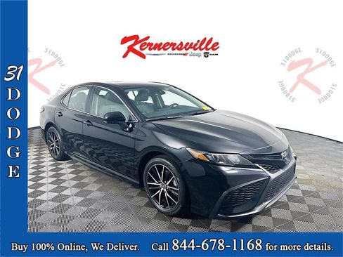 Used 2024 Toyota Camry SE image 1