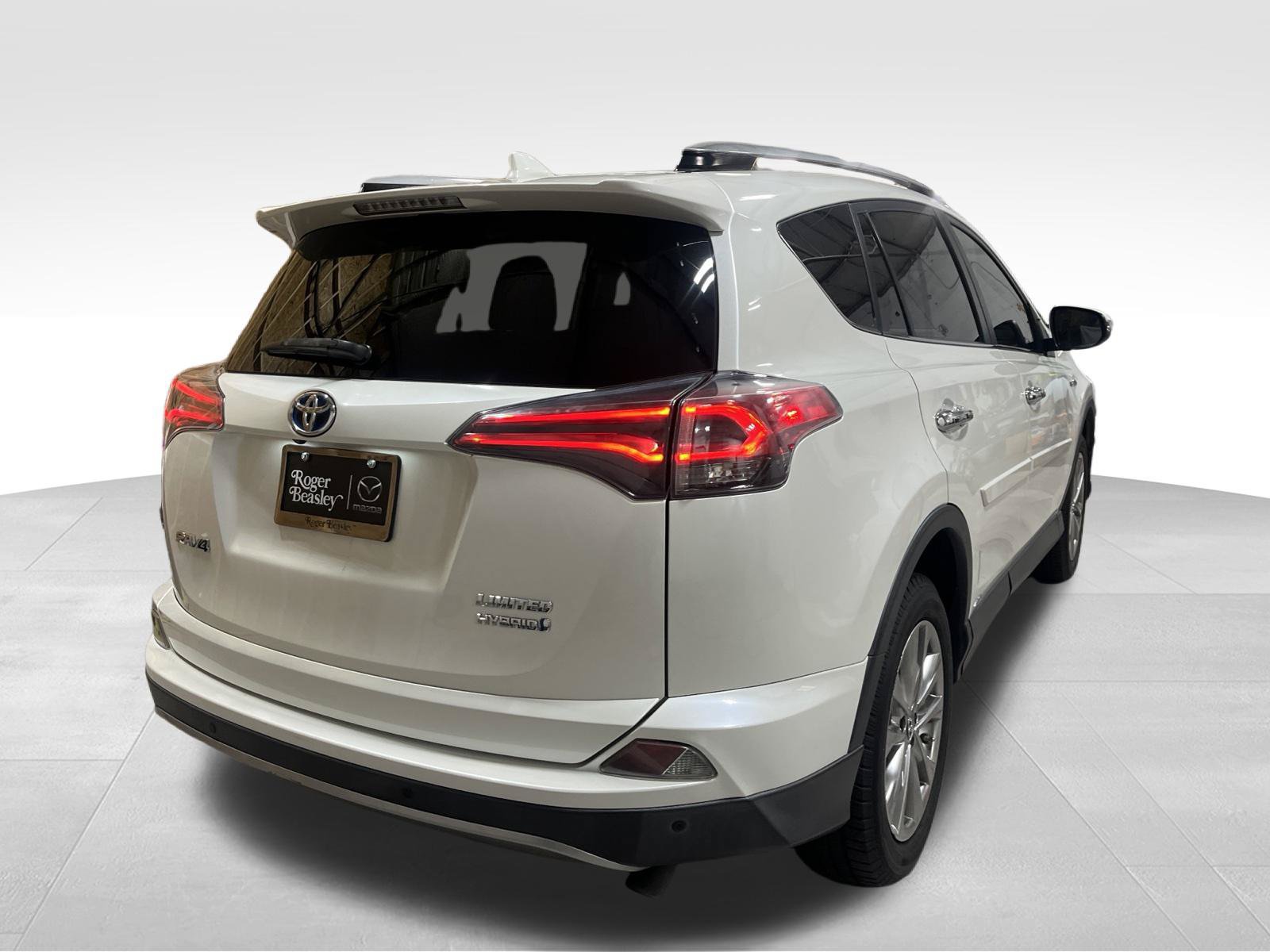 Used 2017 Toyota RAV4 Limited w/ Advanced Technology Package AWD/4WD image 5
