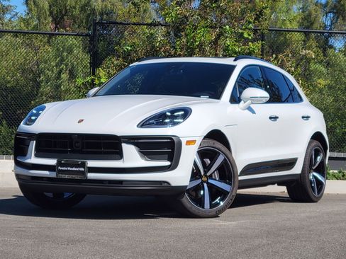 Used 2025 Porsche Macan image 1