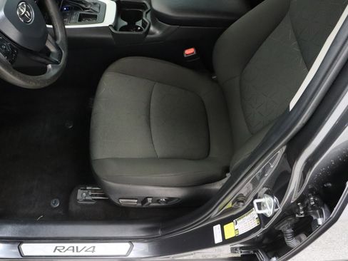 Used 2021 Toyota RAV4 XLE FWD image 15