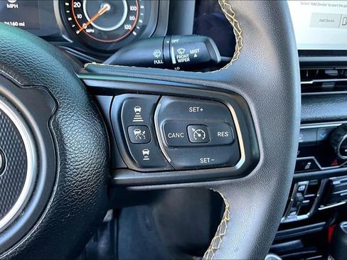 Used 2024 Jeep Gladiator Sport AWD/4WD image 11