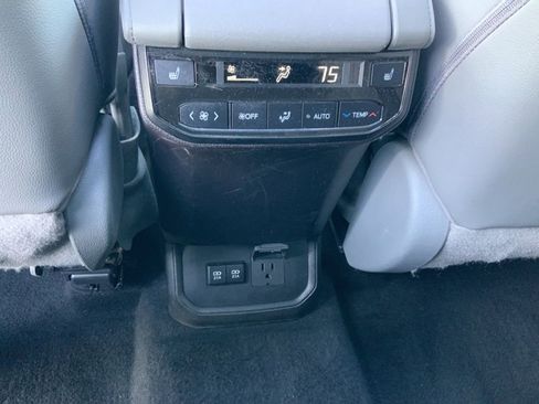 Used 2021 Toyota Highlander Platinum image 17