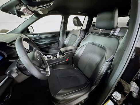 Used 2025 Jeep Grand Cherokee Altitude image 13