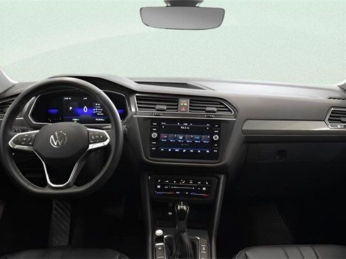 Used 2022 Volkswagen Tiguan SE image 8