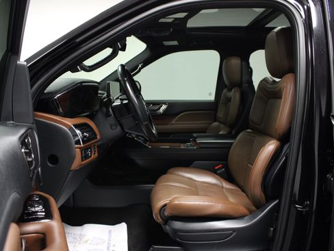 Used 2024 Lincoln Navigator L Reserve w/ Monochromatic Package AWD/4WD image 12