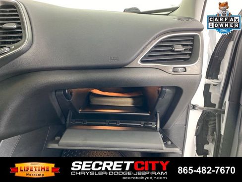 Used 2019 Jeep Cherokee Trailhawk AWD/4WD image 31