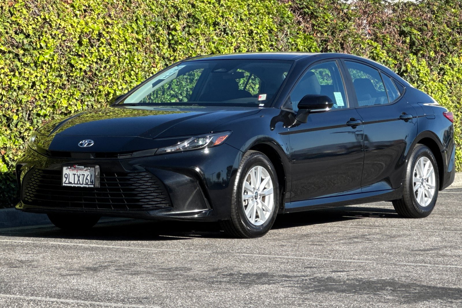 Used 2025 Toyota Camry LE FWD image 9