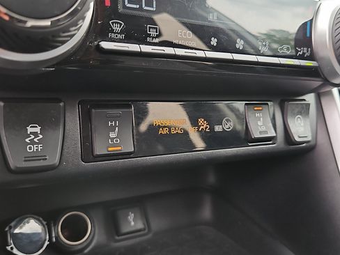 Used 2020 Toyota RAV4 XLE Premium AWD/4WD image 18