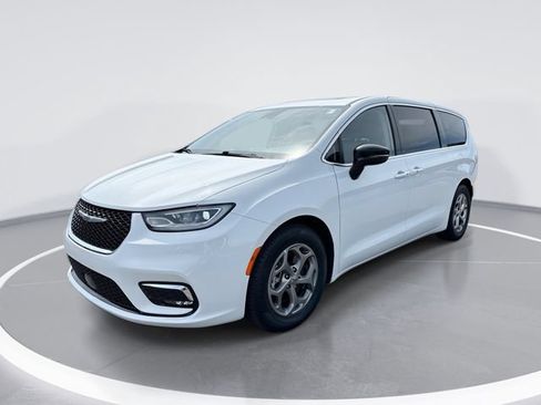Certified 2024 Chrysler Pacifica Limited FWD image 1