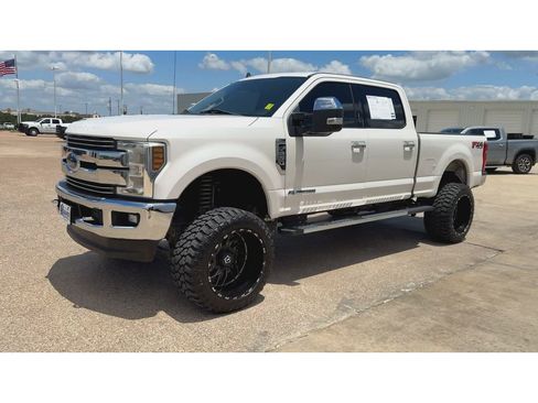 Used 2019 Ford F250 Lariat w/ Lariat Ultimate Package AWD/4WD image 4