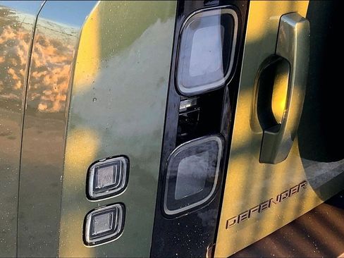 New 2026 Land Rover Defender 110 X-Dynamic SE image 14