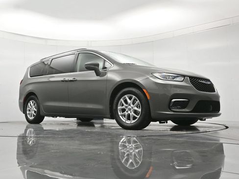 Used 2022 Chrysler Pacifica Touring-L FWD image 38