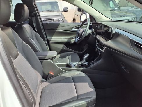 Certified 2024 Buick Encore GX Preferred FWD image 24