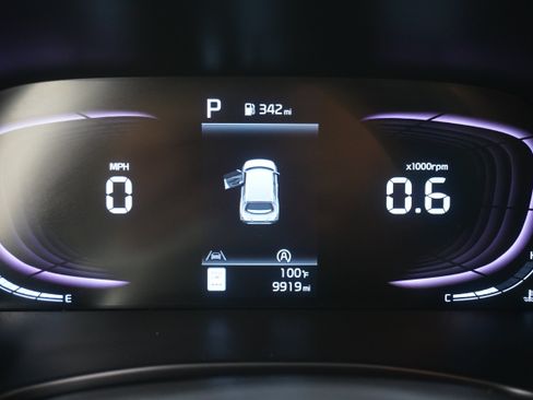 Used 2023 Kia Soul LX w/ LX Technology Package FWD image 16