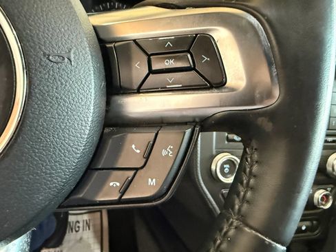 Used 2018 Ford Mustang Coupe w/ Black Accent Pkg RWD image 17