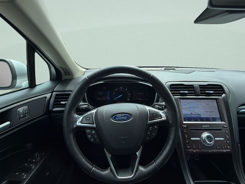 Used 2020 Ford Fusion Energi Titanium FWD image 13