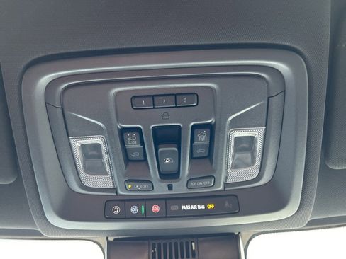 Used 2025 GMC Sierra 2500 AT4 image 37