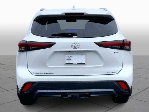 Used 2025 Toyota Highlander Limited image 4