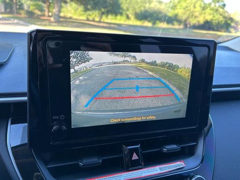 Used 2025 Toyota Corolla LE FWD image 24