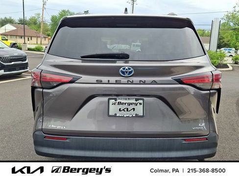 Used 2021 Toyota Sienna LE FWD image 5