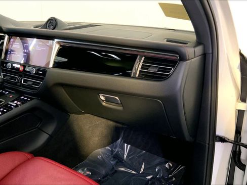 Used 2025 Porsche Macan image 22