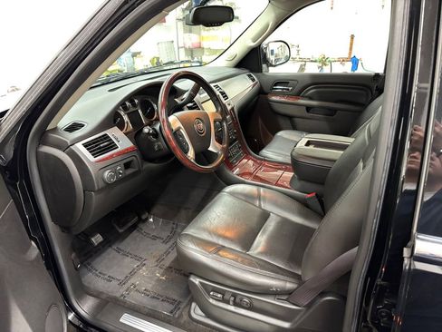 Used 2014 Cadillac Escalade Premium image 10