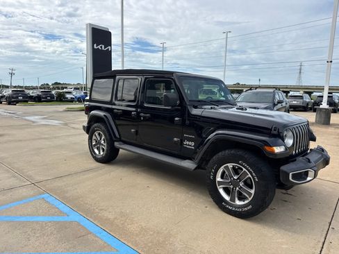 Used 2021 Jeep Wrangler Unlimited Sahara AWD/4WD image 12