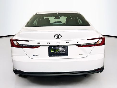 Used 2025 Toyota Camry SE FWD image 7