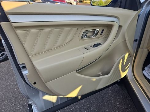 Used 2013 Ford Taurus SEL FWD image 10