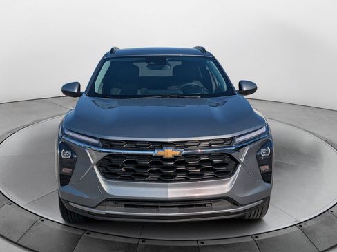Used 2024 Chevrolet Trax LT FWD image 8