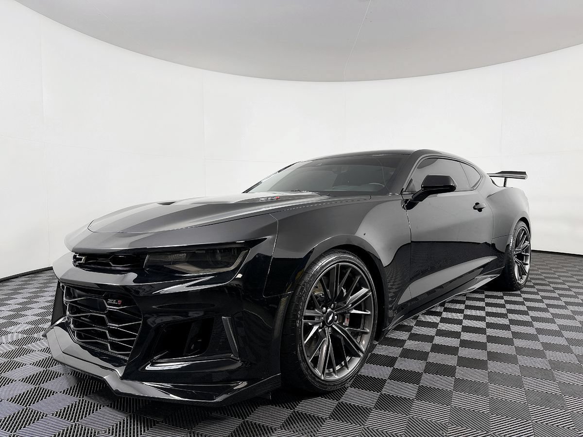 Used 2019 Chevrolet Camaro ZL1 RWD image 2