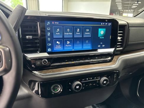 Used 2024 Chevrolet Silverado 1500 LT AWD/4WD image 16