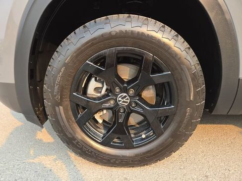 Used 2025 Volkswagen Atlas Peak Edition SE AWD/4WD image 7