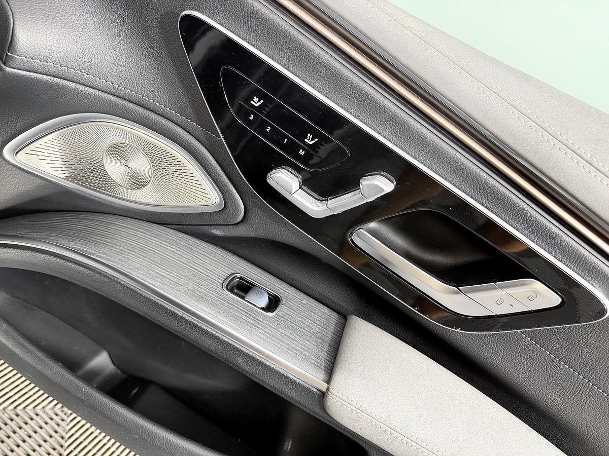 Used 2022 Mercedes-Benz EQS 580 4MATIC Sedan image 44