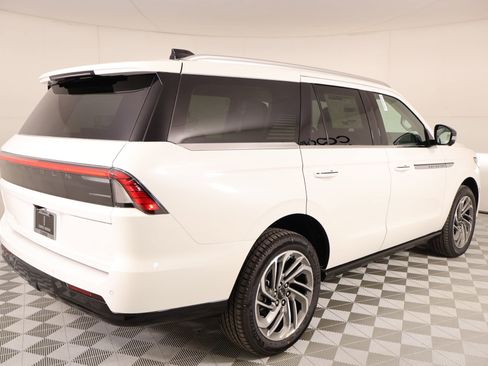 New 2026 Lincoln Navigator Reserve AWD/4WD image 22