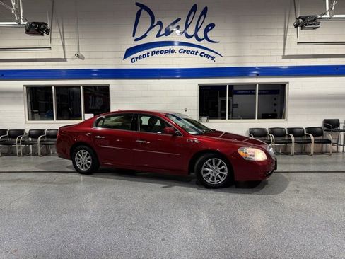 Used 2011 Buick Lucerne CXL image 1