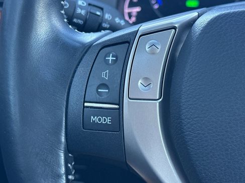 Used 2013 Lexus ES 300h image 30