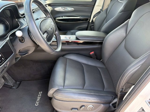 Used 2025 Genesis GV70 2.5T AWD/4WD image 13