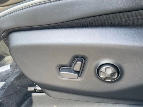 New 2026 Chrysler Pacifica Limited w/ Uconnect Theater Family Group image 17