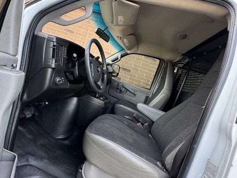 Used 2022 Chevrolet Express 2500 w/ Driver Convenience Package RWD image 9