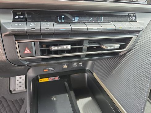 Used 2025 Toyota Camry SE FWD image 23