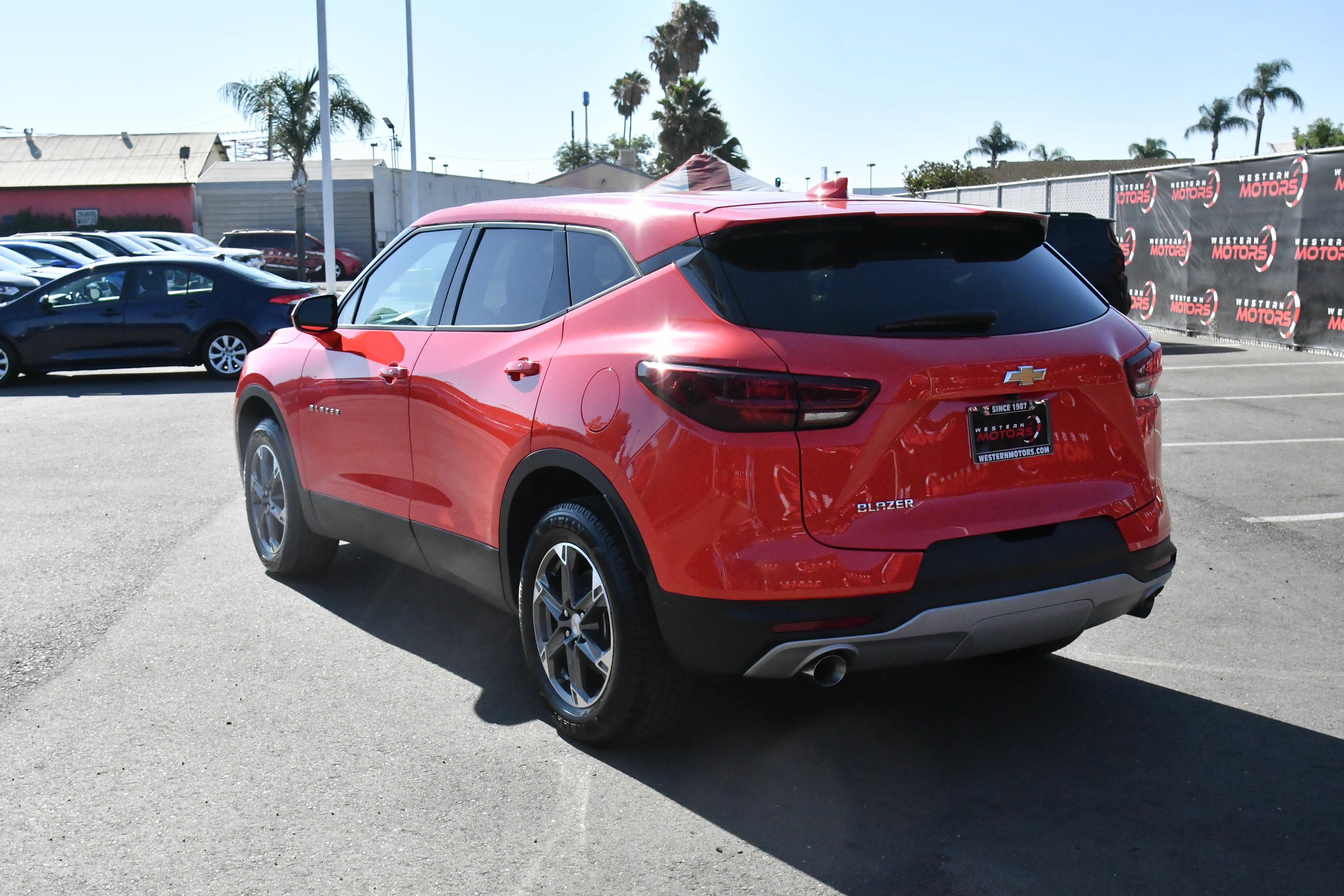 Used 2025 Chevrolet Blazer LT FWD image 6