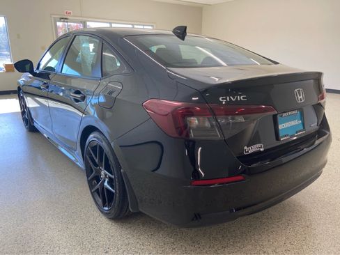 Used 2025 Honda Civic Sport Touring image 9