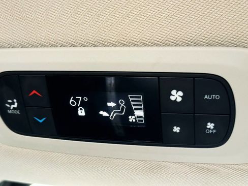 Used 2020 Chrysler Pacifica Touring-L image 21