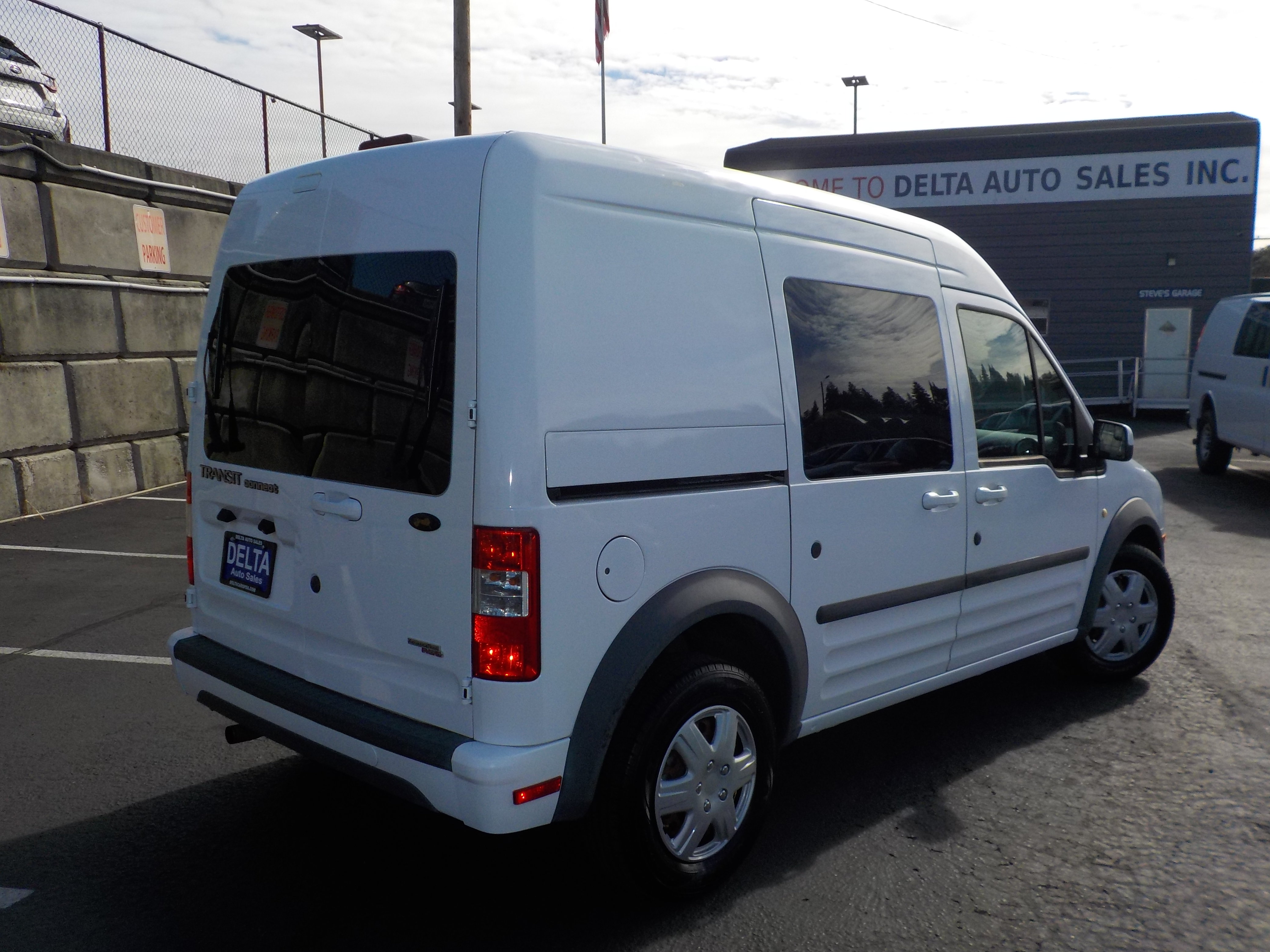 Used 2011 Ford Transit Connect XLT FWD image 9